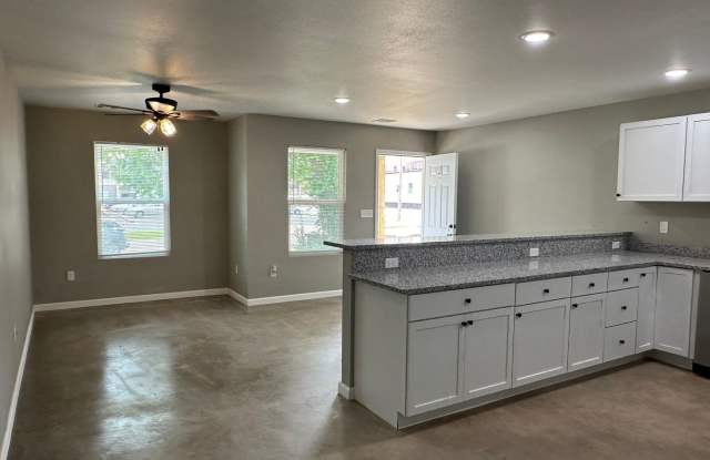 120-122 S Pearl Duplex