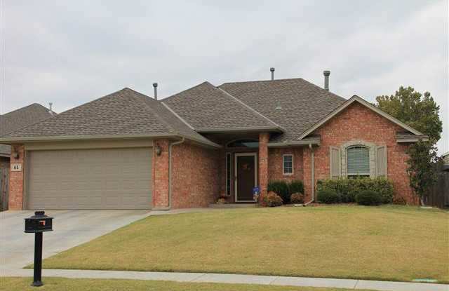 Photo of Delightful Home in the heart of Edmond- Pool and Club House-Close to I-35, Broadway Extension and Kilpatrick Turnpike-Landings at Stonebridge Addition