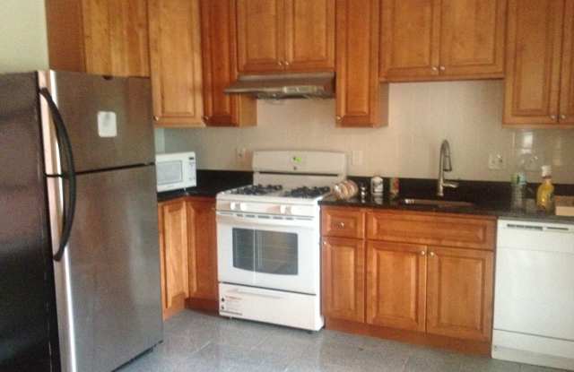 Fort Hill 5 Bed – 1,100 Sq Ft – W/D in Unit – High Ceilings – 9/1
