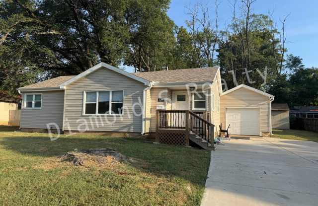 Updated and Located near Mercy Hospital! 4 bedrooms!