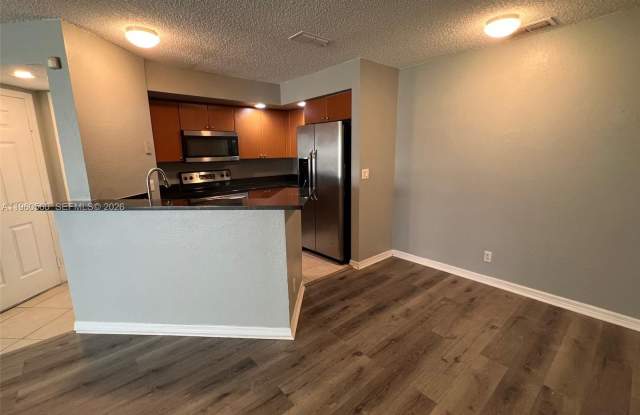 3350 N Pinewalk Dr N