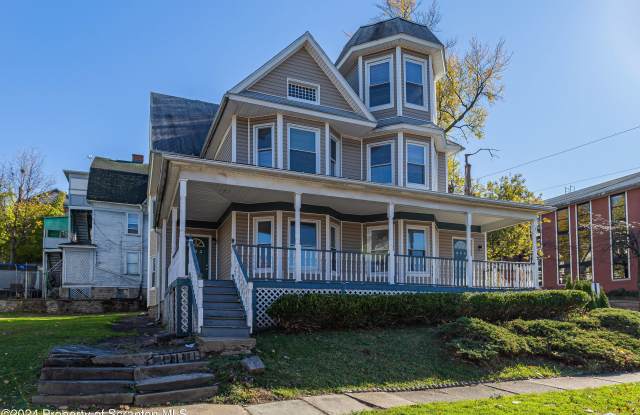 800 Quincy Avenue