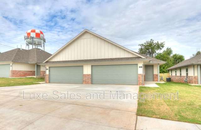 3703 N. Divis Ave