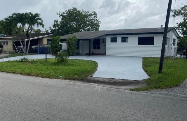 1067 SW 3rd St - 1067 Southwest 3rd Street, Hallandale Beach, FL 33009