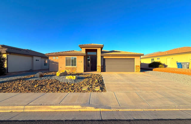 Photo of 3 bed, 2 bath home with 2 car garage