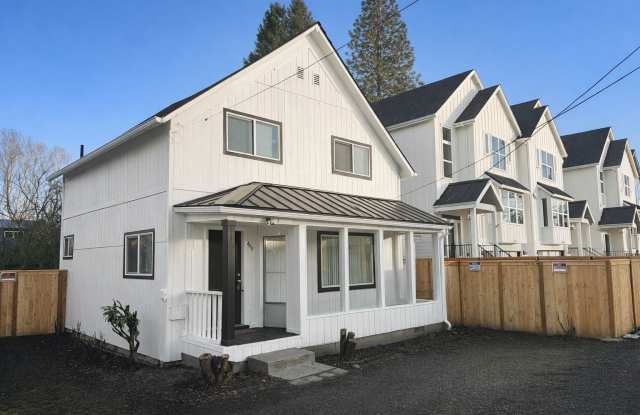 Photo of 449-A SE 4th Avenue