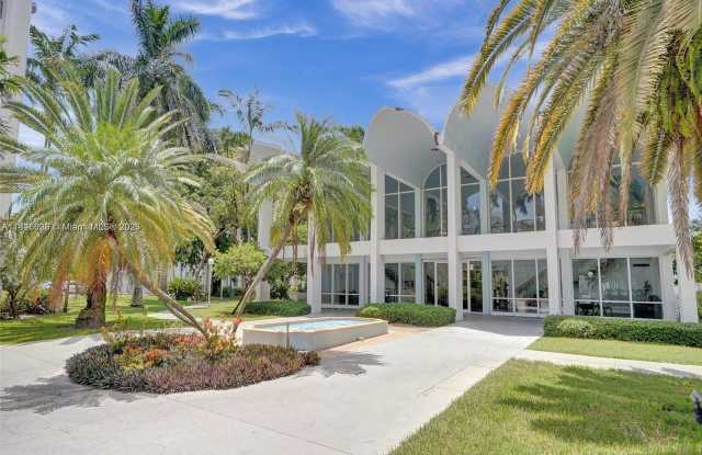 Photo of 482 NW 165th St Rd