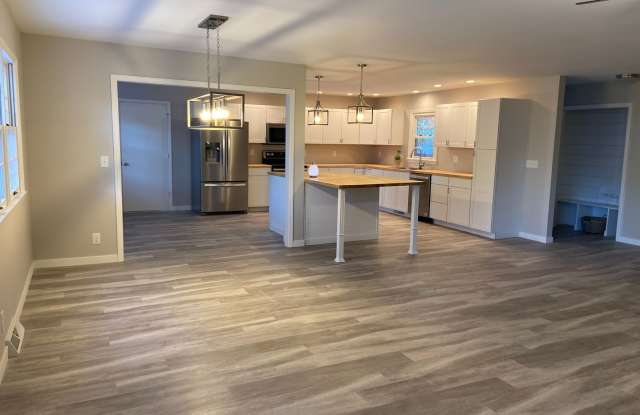 3-bedroom, 3-bathroom Remodeled House