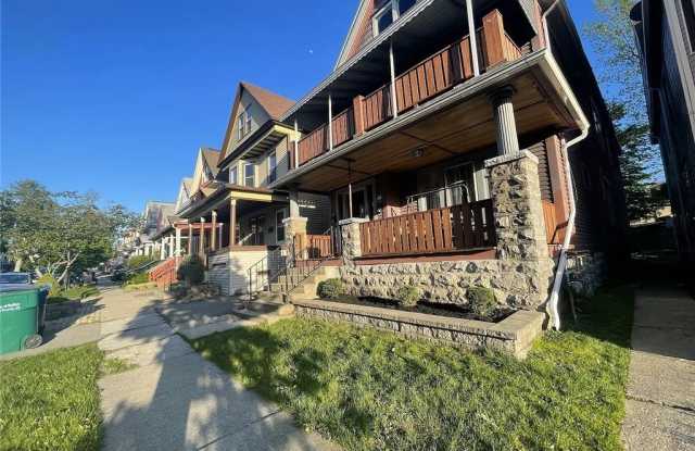 Photo of 76 Vernon Place unit: Lower