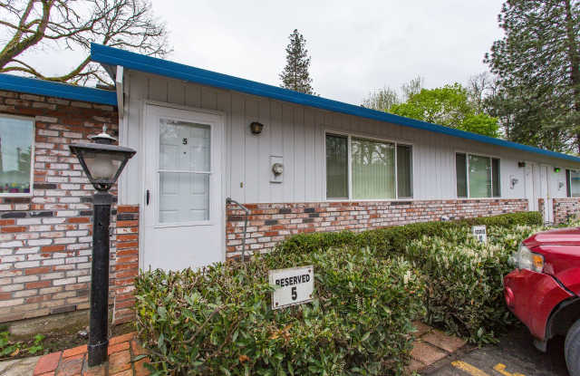 Photo of Amber Lantern Apartments