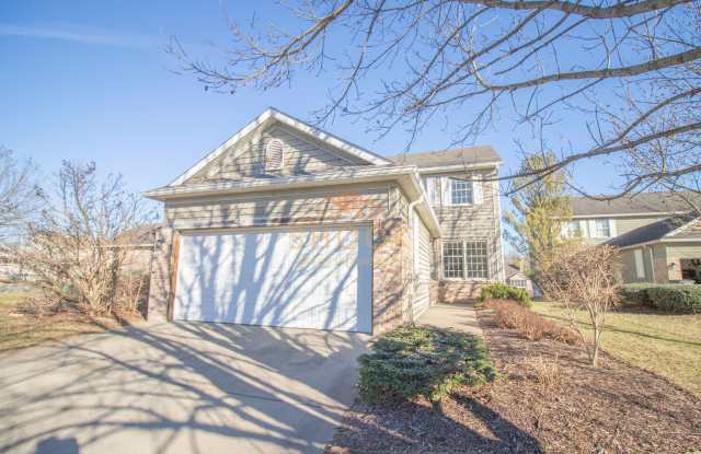 LARGE CONDO UNIT CLOSE TO CAMPUS - Available mid June