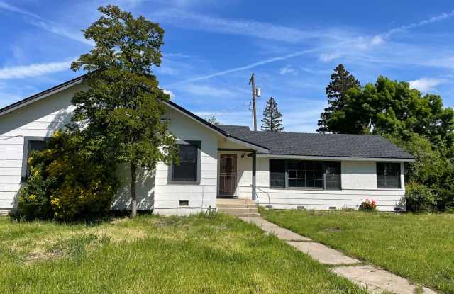 Welcome to this Countryside Home - 8029 Twin Oaks Avenue, Citrus Heights, CA 95610