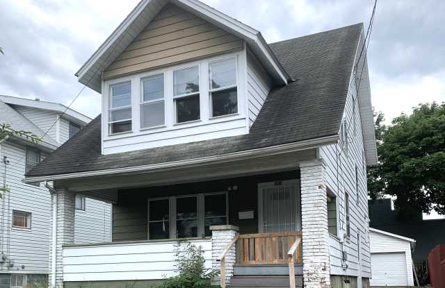 Photo of 720 Roselawn Ave