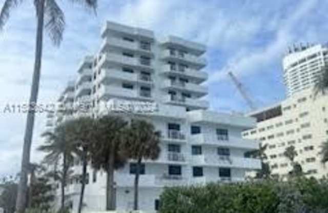 4301 Collins Ave