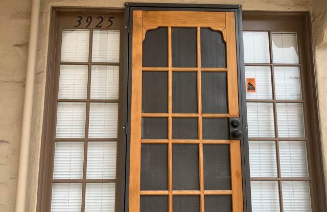 Charming entry-level unit in the heart of Hillcrest!