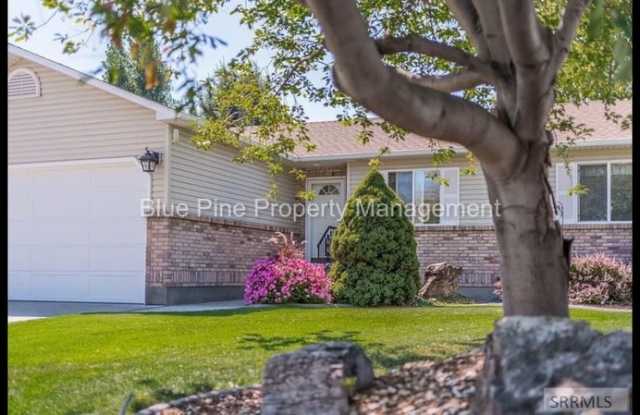 4342 Williamsburg Lane