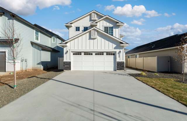 Central 4 bedroom 2.5 bathroom house