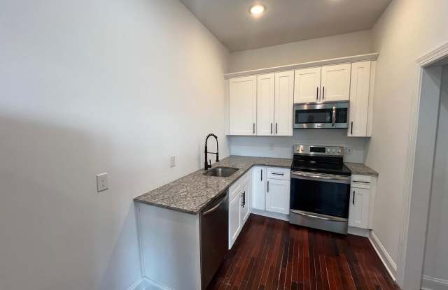 3228 W DIAMOND Street unit: 2