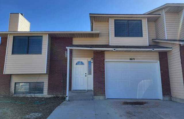 1671 Troy Court