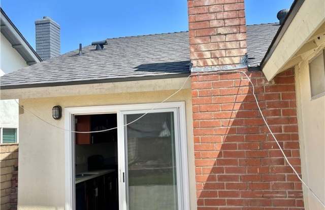 4946 E Glenview Avenue