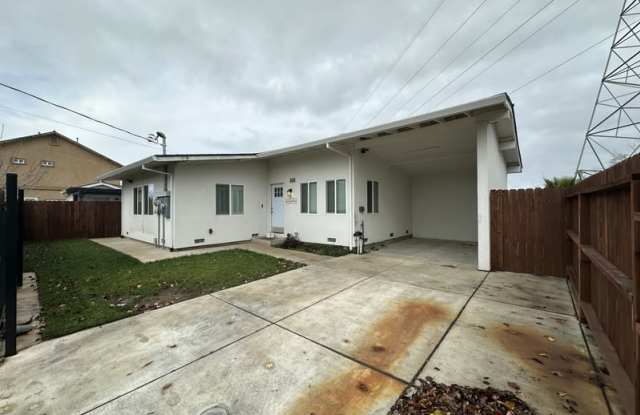 209 Wainwright Ct