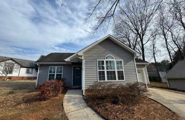 3bed/2bath+Garage GSO!!