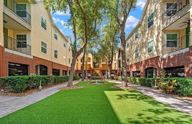 2010 E PALM Avenue