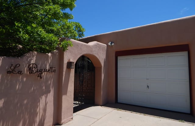 914 Rio Vista St - 914 Rio Vista Street, Santa Fe, NM 87501