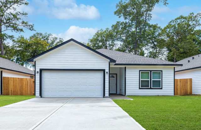 Gorgeous New Construction with High Ceilings Throughout **Eligible for a $0 Deposit through OBLIGO** - 2017 Road 3550, Liberty County, TX 77327