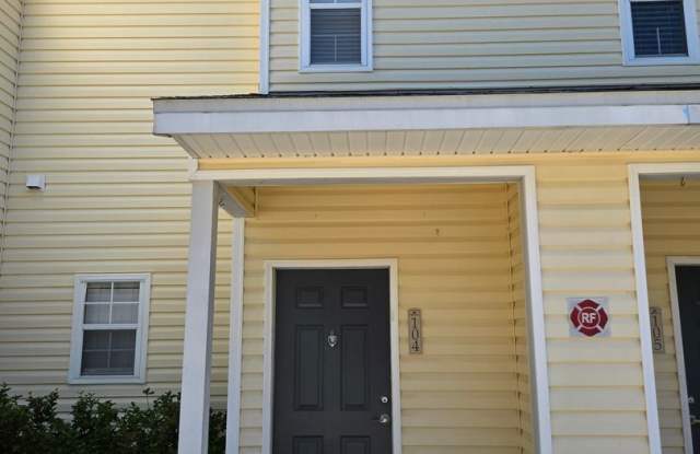 1 Bed / 1.5 Bath – Magnolia Place | 2-Story Unit in GREAT LOCATION!