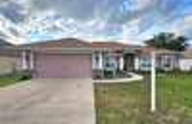 Home For Rent in SW Ocala - 8218 Southwest 61st Court, Marion County, FL 34476
