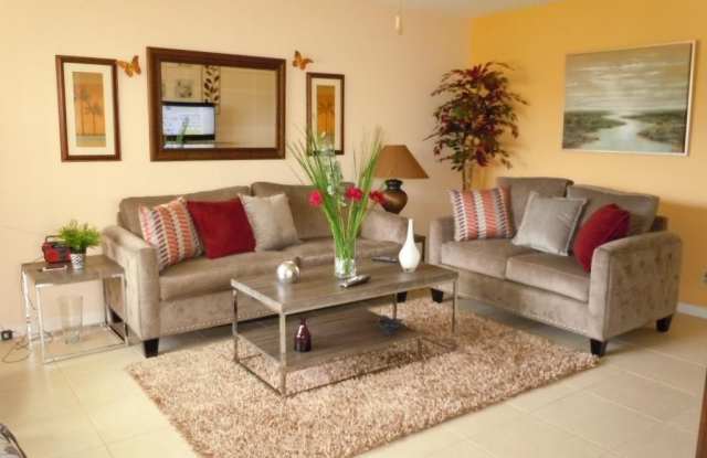 Photo of 385 MARKHAM R