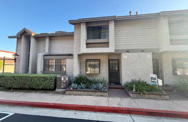 Updated 2 Bedroom home in Fullerton