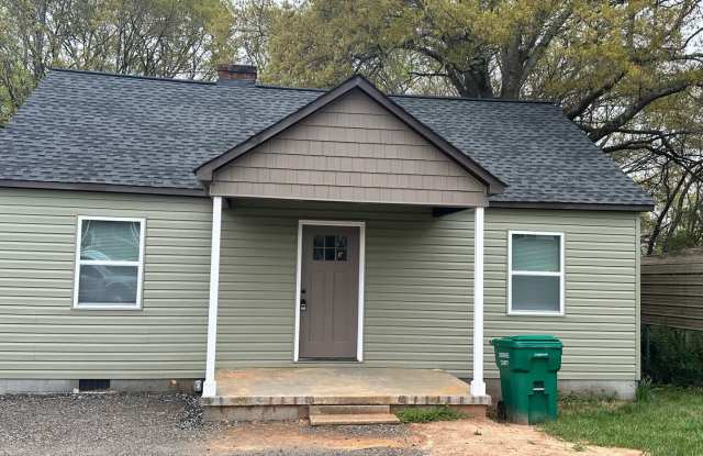 Beatifull remodeled house close to Limestone University. - 121 Pacolet Highway, Gaffney, SC 29340