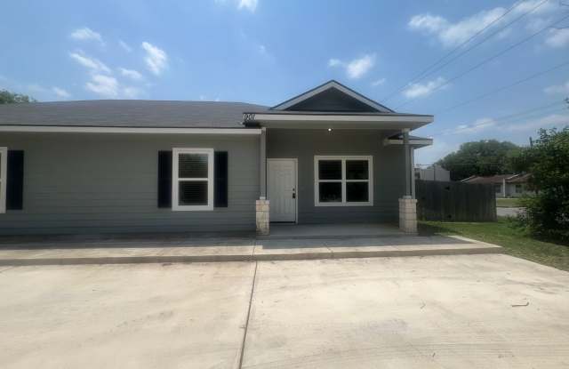 Luxury 3/2 Duplex in Seguin, Texas