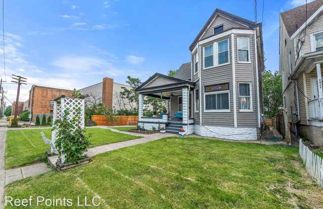 2413 Norwood Ave