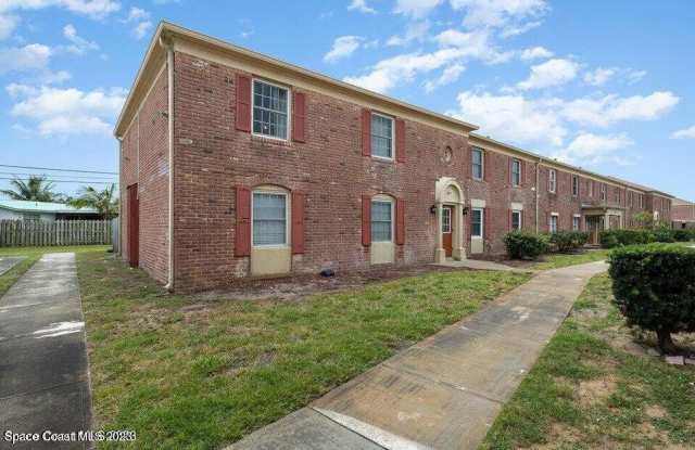 135 E Colonial Court