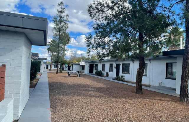 Remodeled Two Bedroom With A/C in Historic Blenman-Elm Neighborhood!