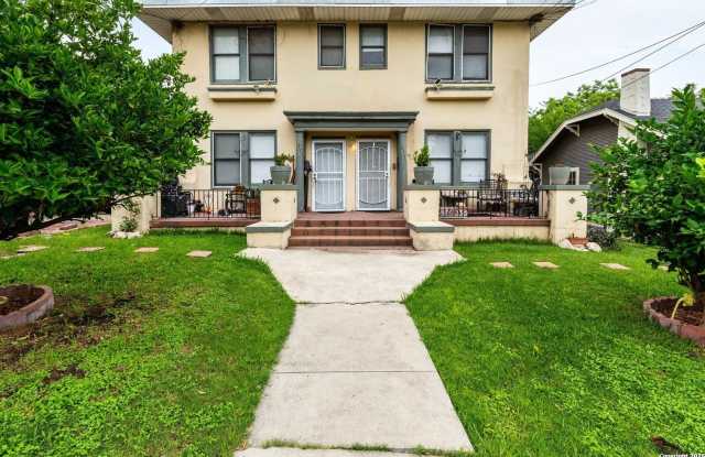 Photo of 411 E Courtland Pl unit: 3