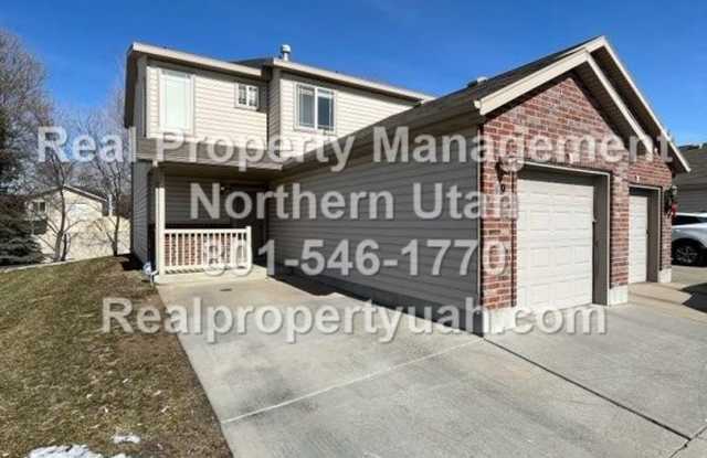 2 Bedroom 1.5 Bath Townhome Available Now!