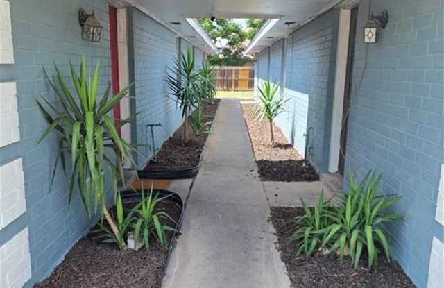 900 West Caffery Avenue - 4