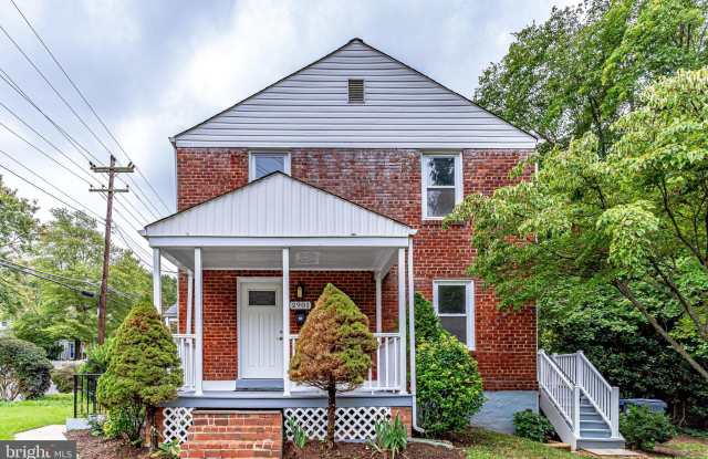 2901 FARMINGTON DRIVE