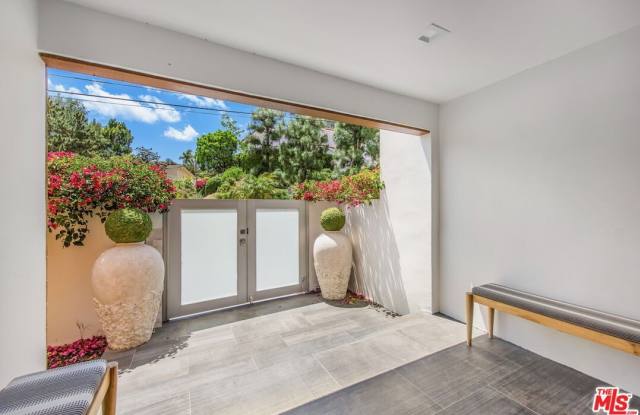 2600 Carman Crest Dr