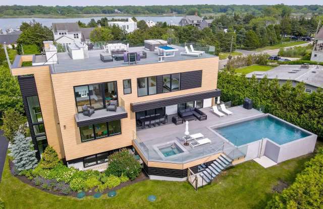 Photo of 8 Middle Pond Lane