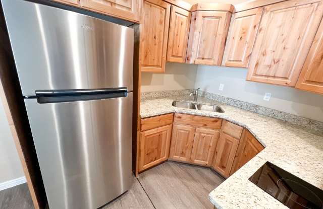 S205 Studio Apartment in Hildale *utilities included*