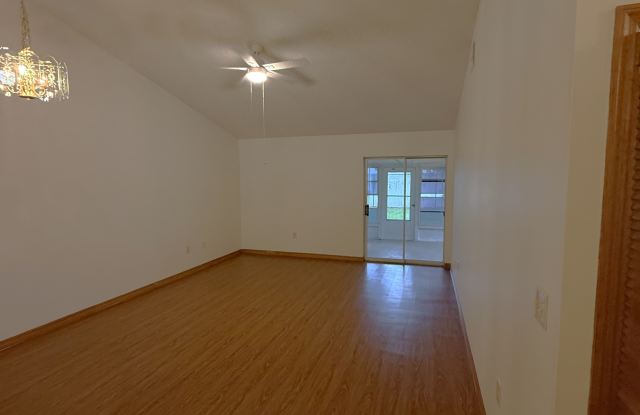 3249 Villaway  Circle