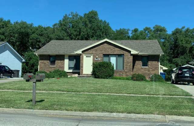 Updated 2BR/1BA duplex with office in partially finished basement, detached garage and across from park - 4312 50th Street, Des Moines, IA 50310