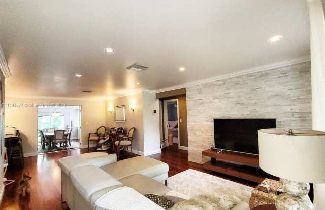 451 NW 34th St