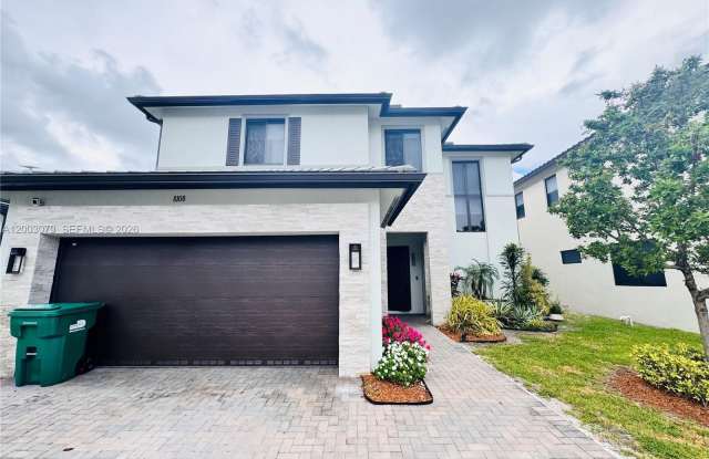 8108 NW 48th Ter