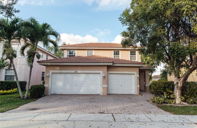 13843 SW 31st St - 13843 SW 31st St, Miramar, FL 33027